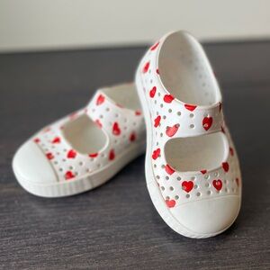 Girls' NATIVE White Mary Jane Sandals with Red Heart Print